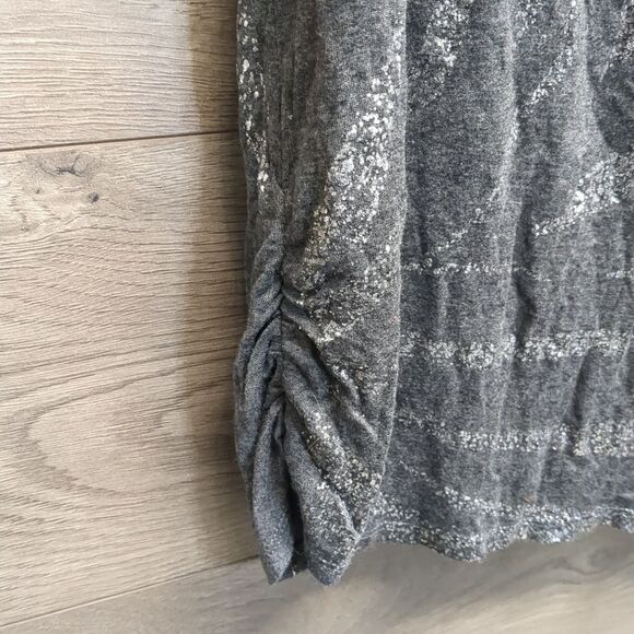 Free Kisses Plus Size Short Sleeve Blouse Ruched Sides Woman's 2X - Picture 4 of 10